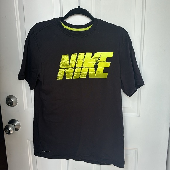 Nike Dri-Fit T-Shirt (Men’s M) - Picture 4 of 4